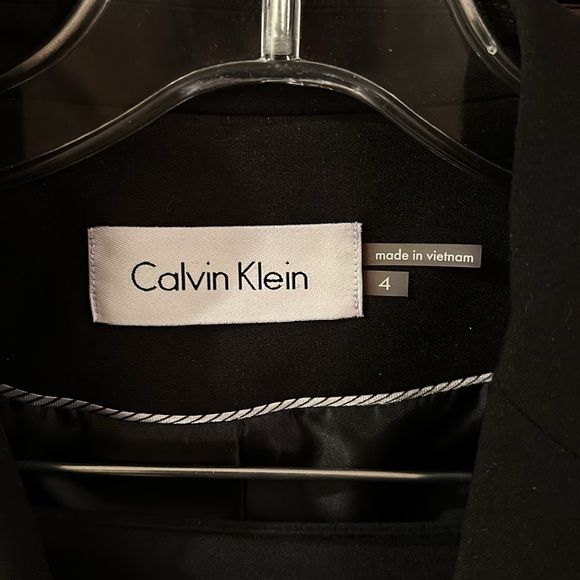 EUC Calvin Klein Blk Pant Suit Single Button Blazer. Classic fit pant Not baggy - Picture 3 of 5